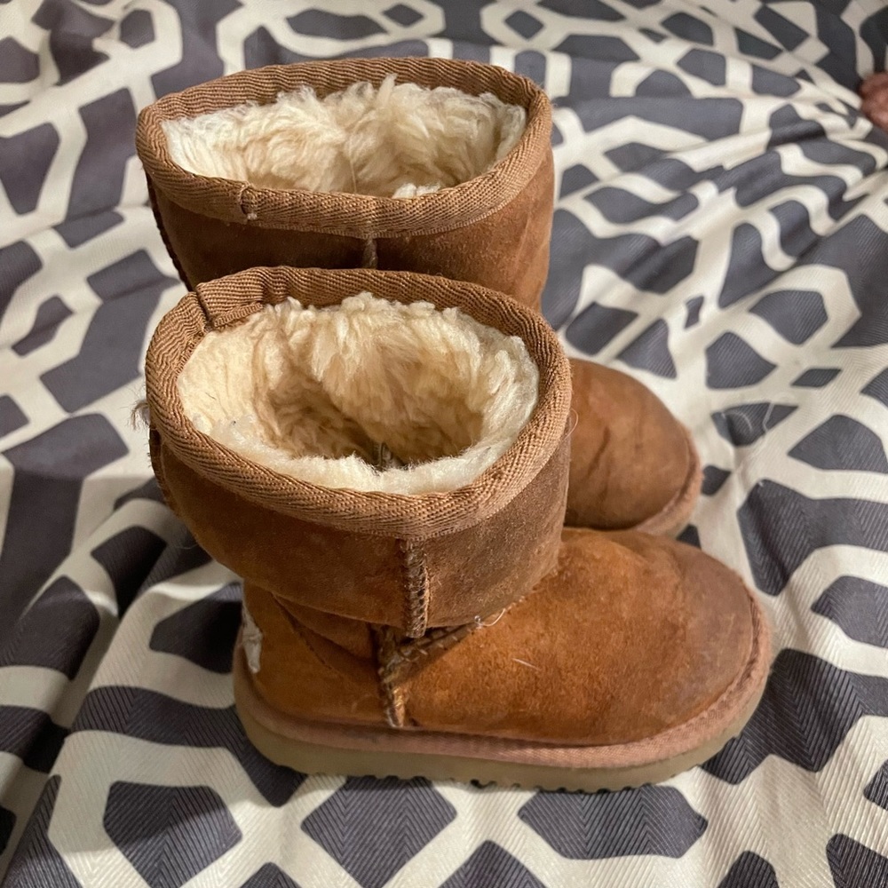 Good Condition Chestnut Uggs Size 7